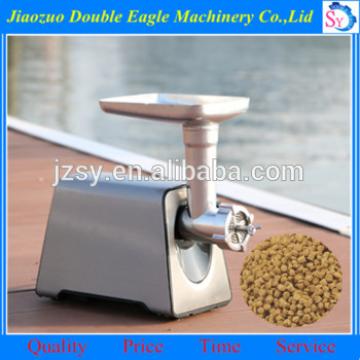 Hot sell professional small animal feed pellet making machine/home Pet fish feed extruding machine manufacturer
